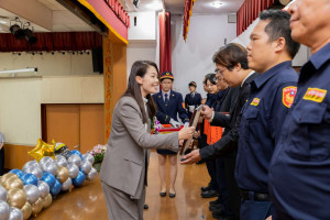 市長高虹安頒獎績優員警。