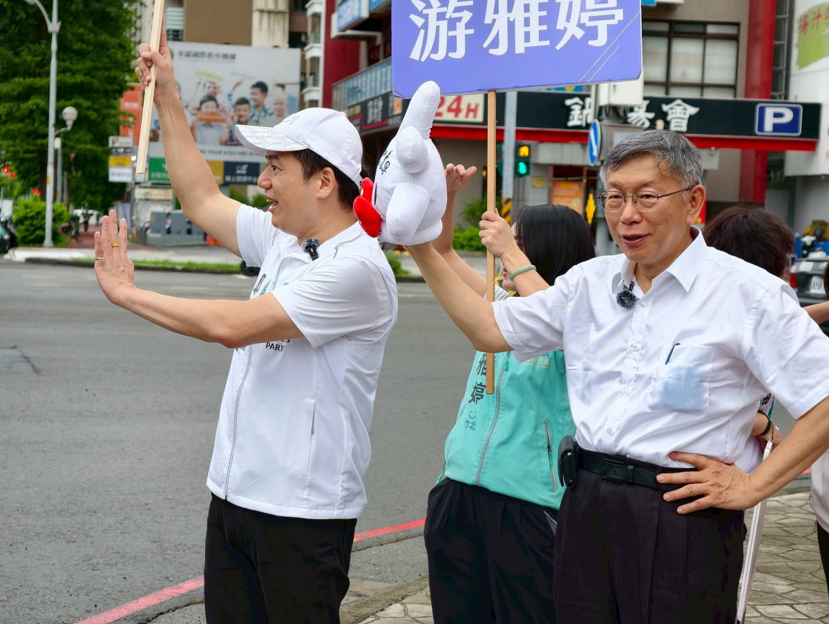 柯文哲現身偕邱臣遠拜票　展現白營「勢在必得」竹北市長決心