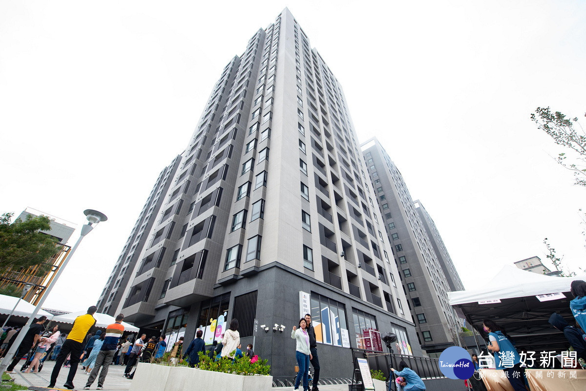 「中壢一號社宅」拿下「2026全球卓越建設獎」合宜住宅類銀獎。<br />