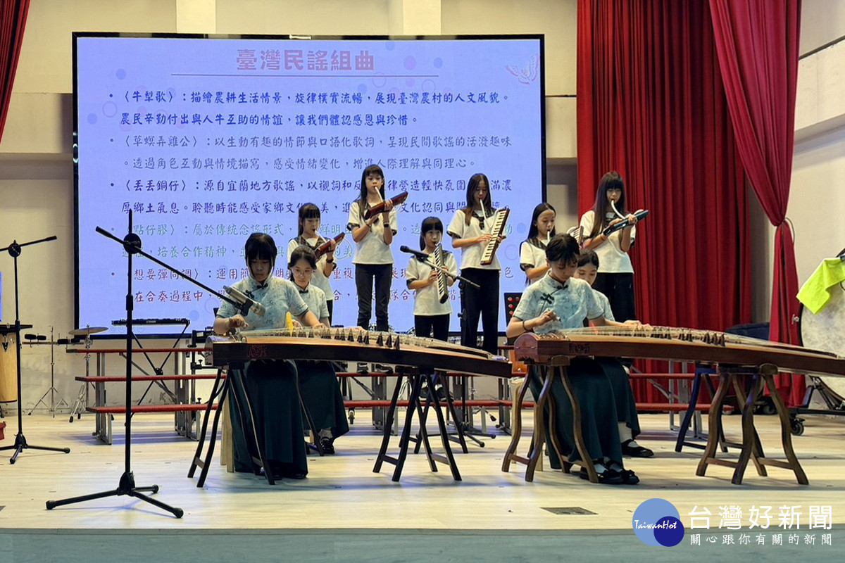 龍安國小口琴社加古箏社表演。<br />