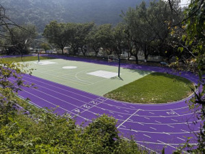 內灣國小操場跑道及中央球場整建後。