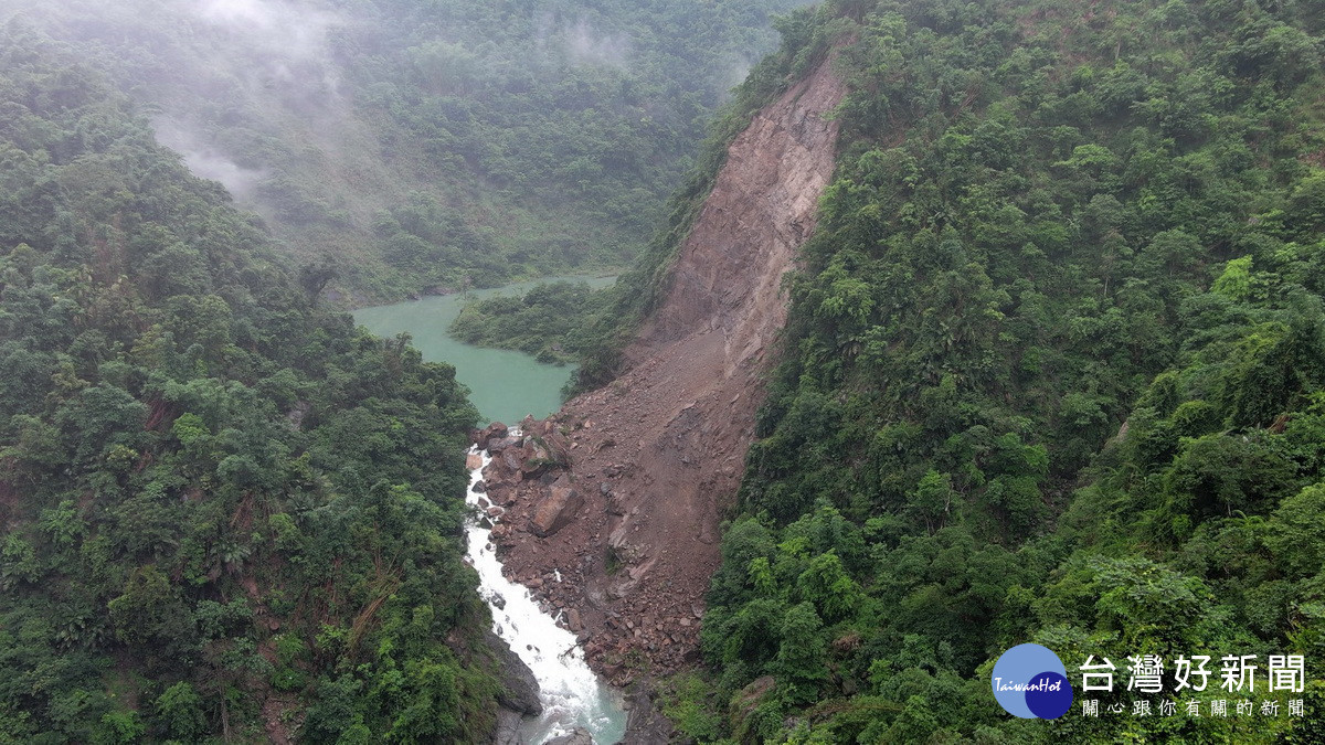 竹山鎮出現堰塞湖上游蓄水量達10萬公噸　縣府籲勿入溪床