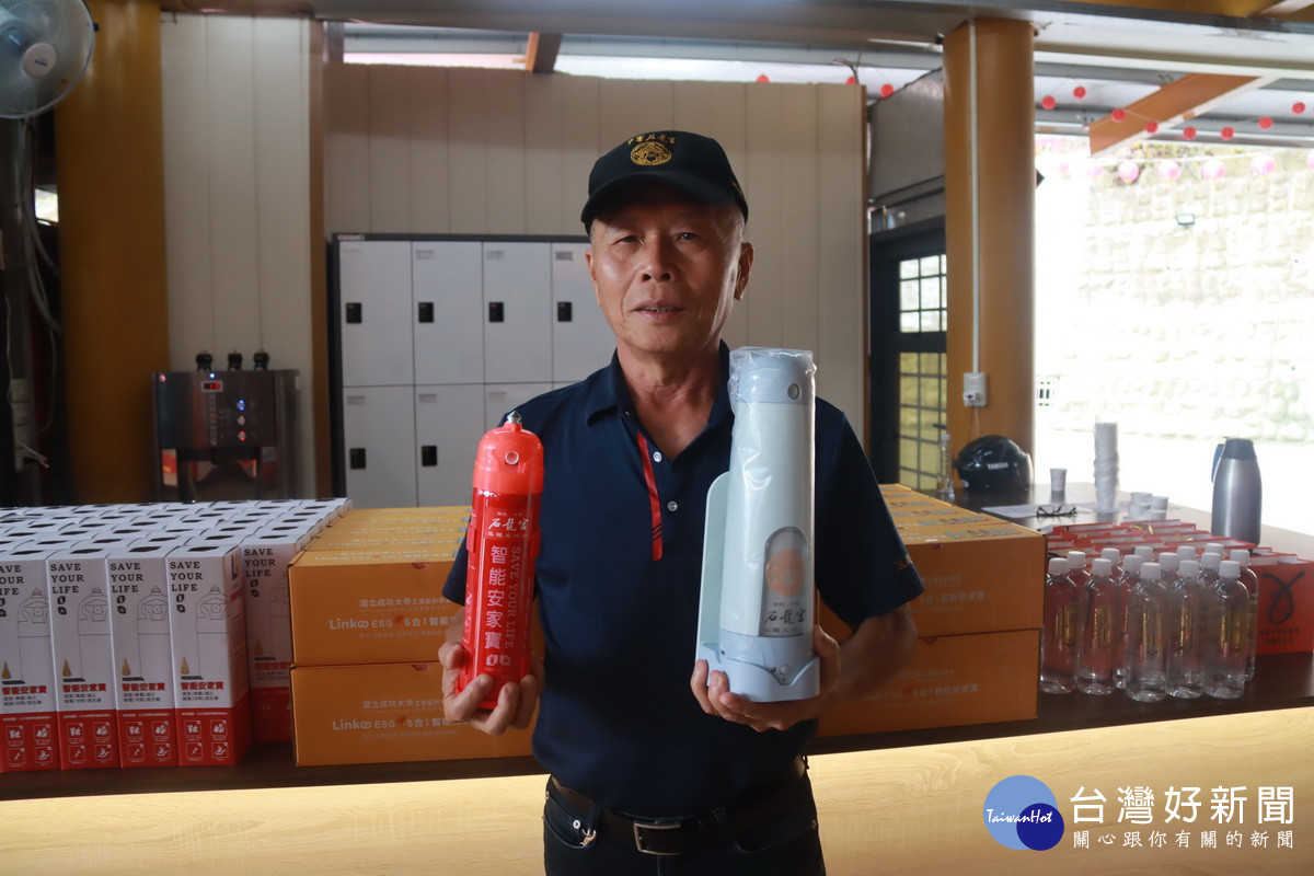石龍宮主委吳國棟希望發揮拋磚引玉效果。(記者扶小萍攝)