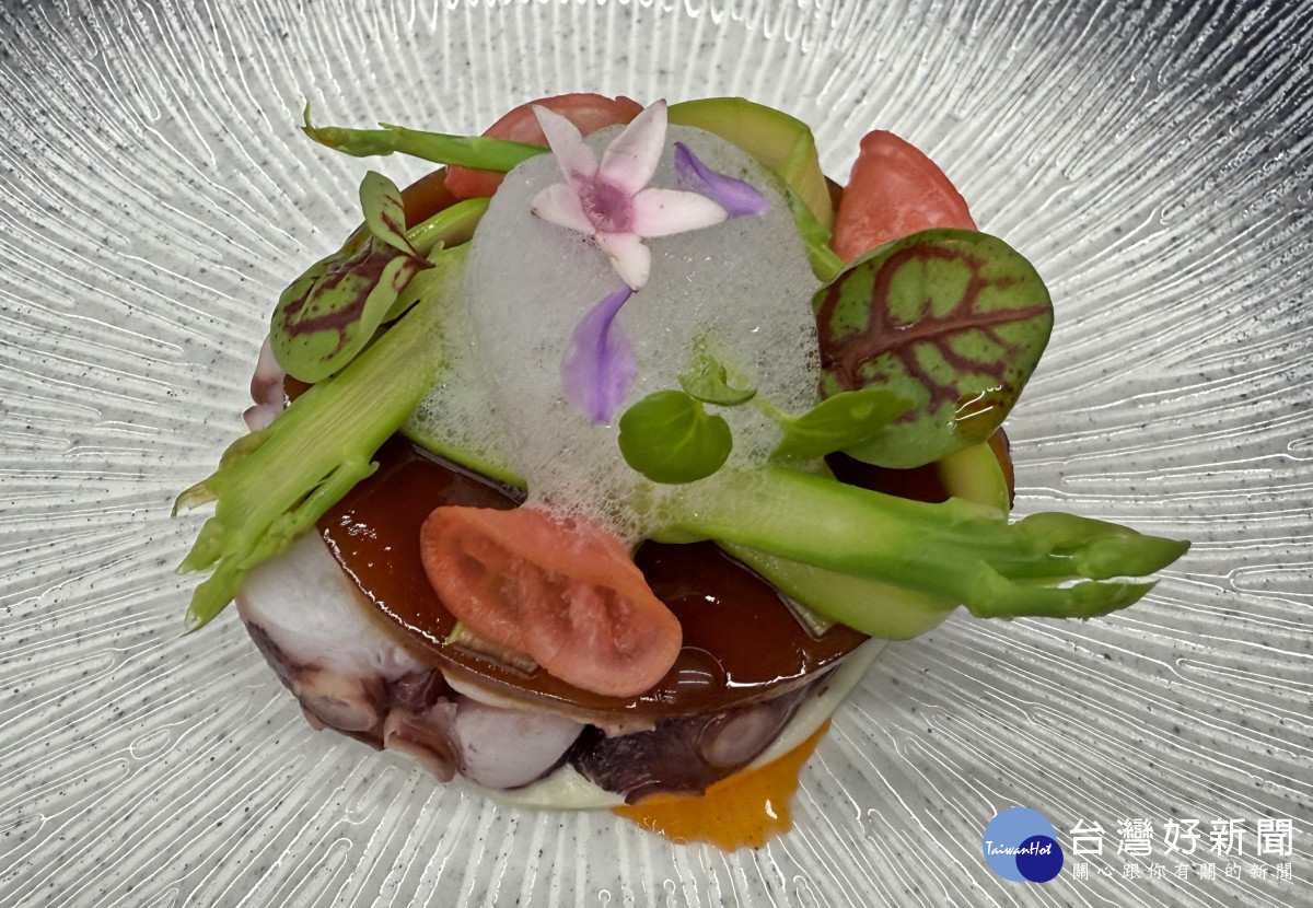 第三道前菜為「潮間拾味」。