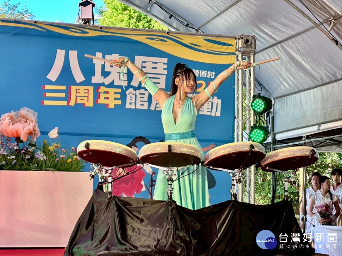 宋坤傳藝鼓藝精湛,傳統與現代交織。