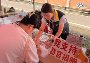 新竹臺大分院走入竹北市大眉里社區推廣器官捐贈理念。