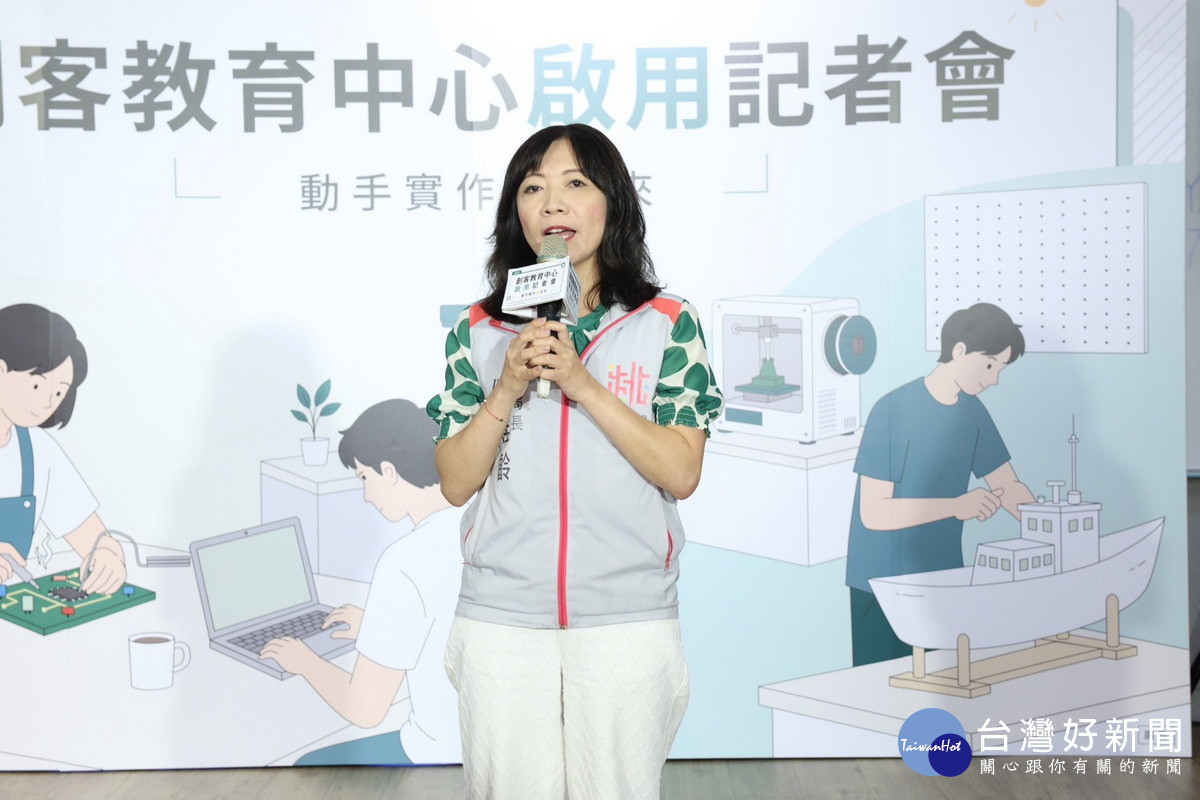 桃市府青年局長侯佳齡致詞。<br />