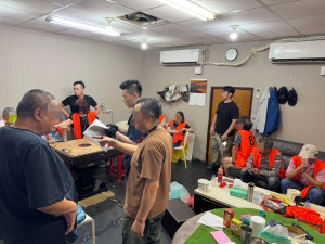 中壢警雷霆除暴查獲職業賭場16人。