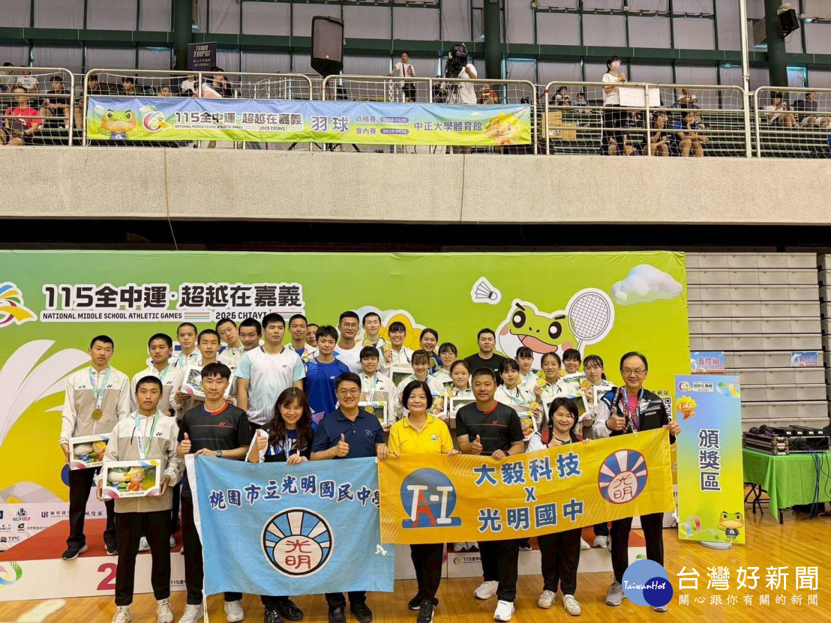 全國中等學校運動會(羽球男、女團雙冠軍)