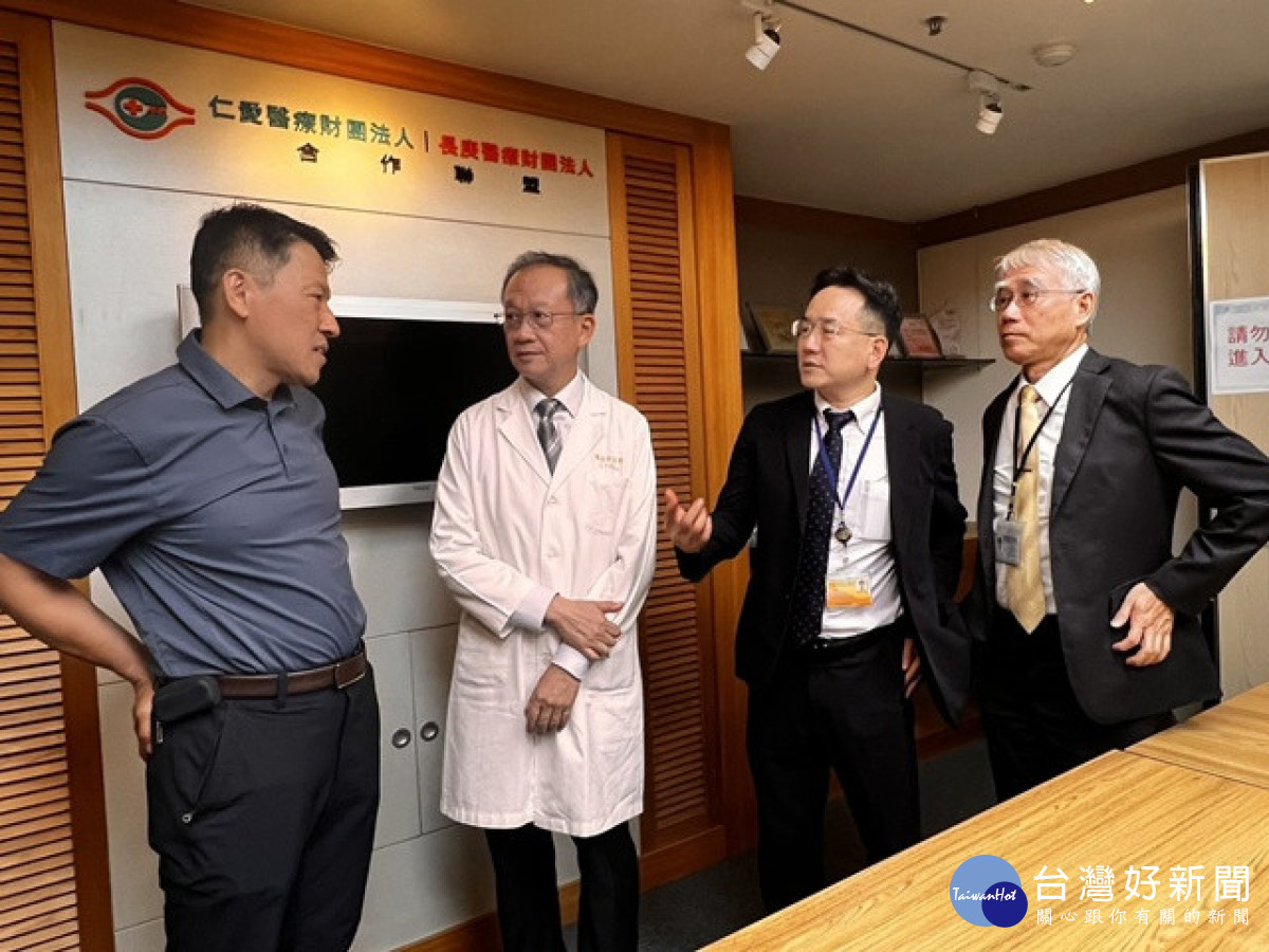 醫警攜手守護生命安全！　霧峰警長訪仁愛長庚醫院強化醫療安全與員警健康照護