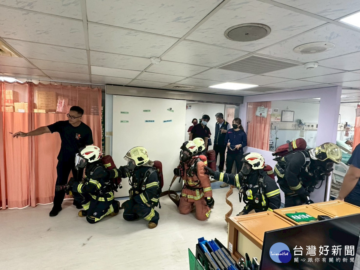 新北消防攜手板橋中興醫院擬真演練　提升緊急應變能力強化搶救效能
