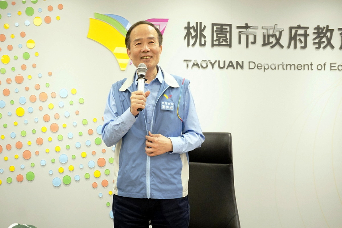 桃園市政府教育局長劉仲成於「115年度暑假作業記者會」中致詞。<br />