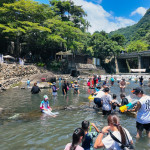 觀光發展基金會營運的「宇內溪溫泉戲水區」人氣升溫，成為北橫地區暑假親子出遊熱門景點。
