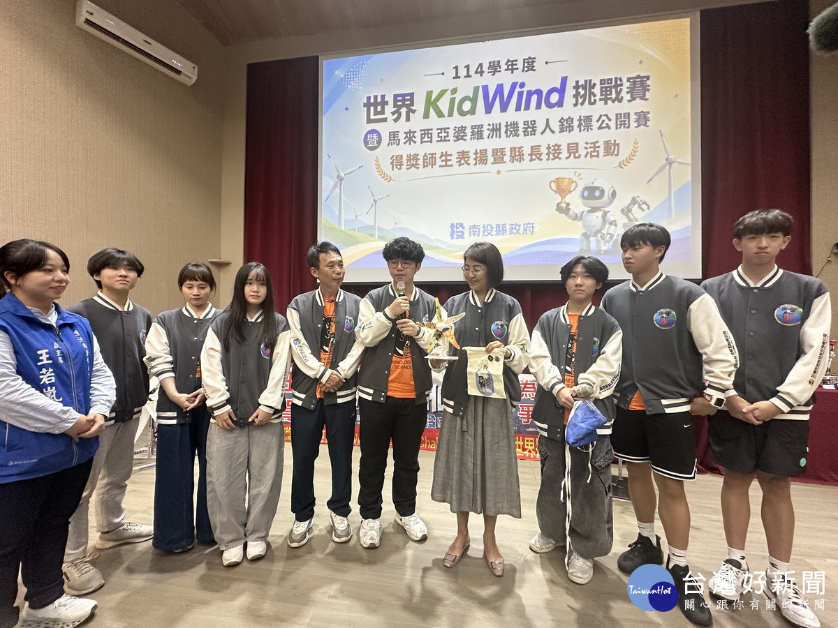 同學暢言心得。(記者扶小萍攝)