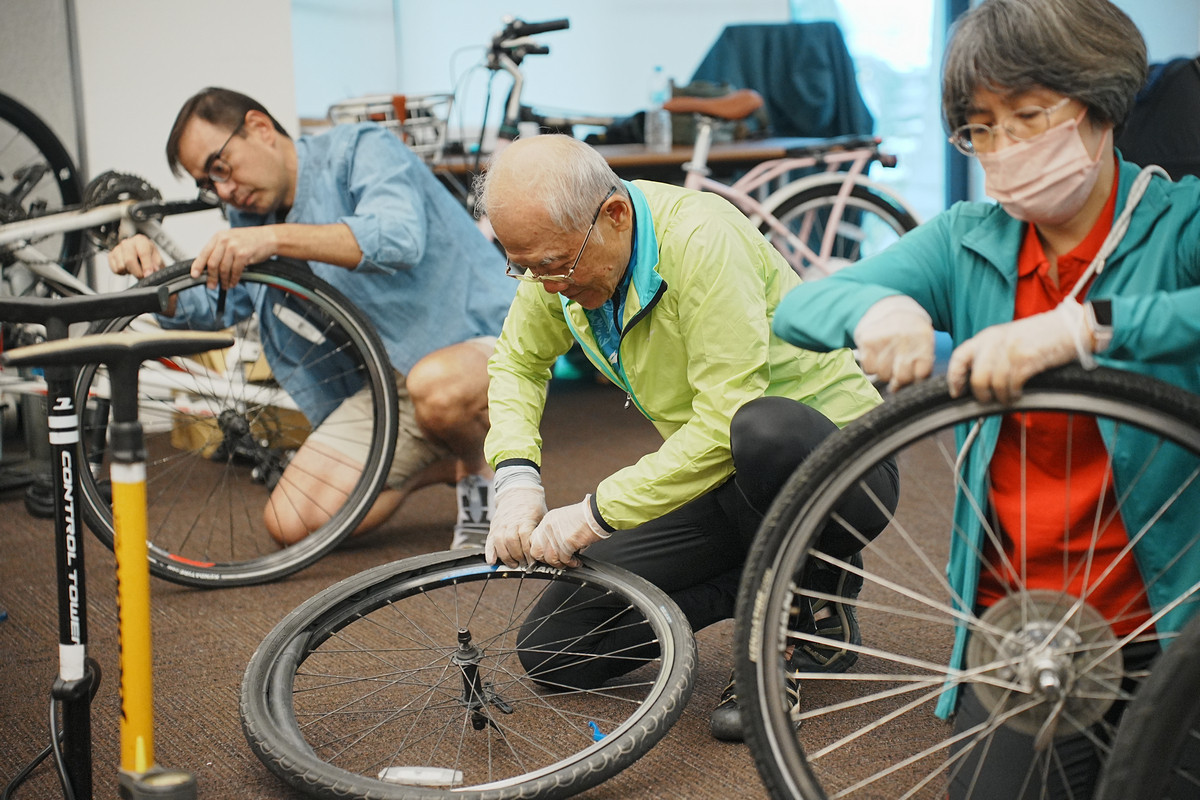 第一線的「領騎員」角色更顯關鍵。他們不僅是協助車友安全完騎的護航者，更是引領旅客深入認識日月潭自然景觀、地方故事與旅遊魅力的在地帶路人。（圖/日管處提供）