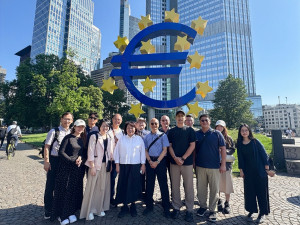 嘉義市長黃敏惠昨（22）日率領市府團隊抵達德國法蘭克福，展開德國、荷蘭城市交流考察行程／市府提供