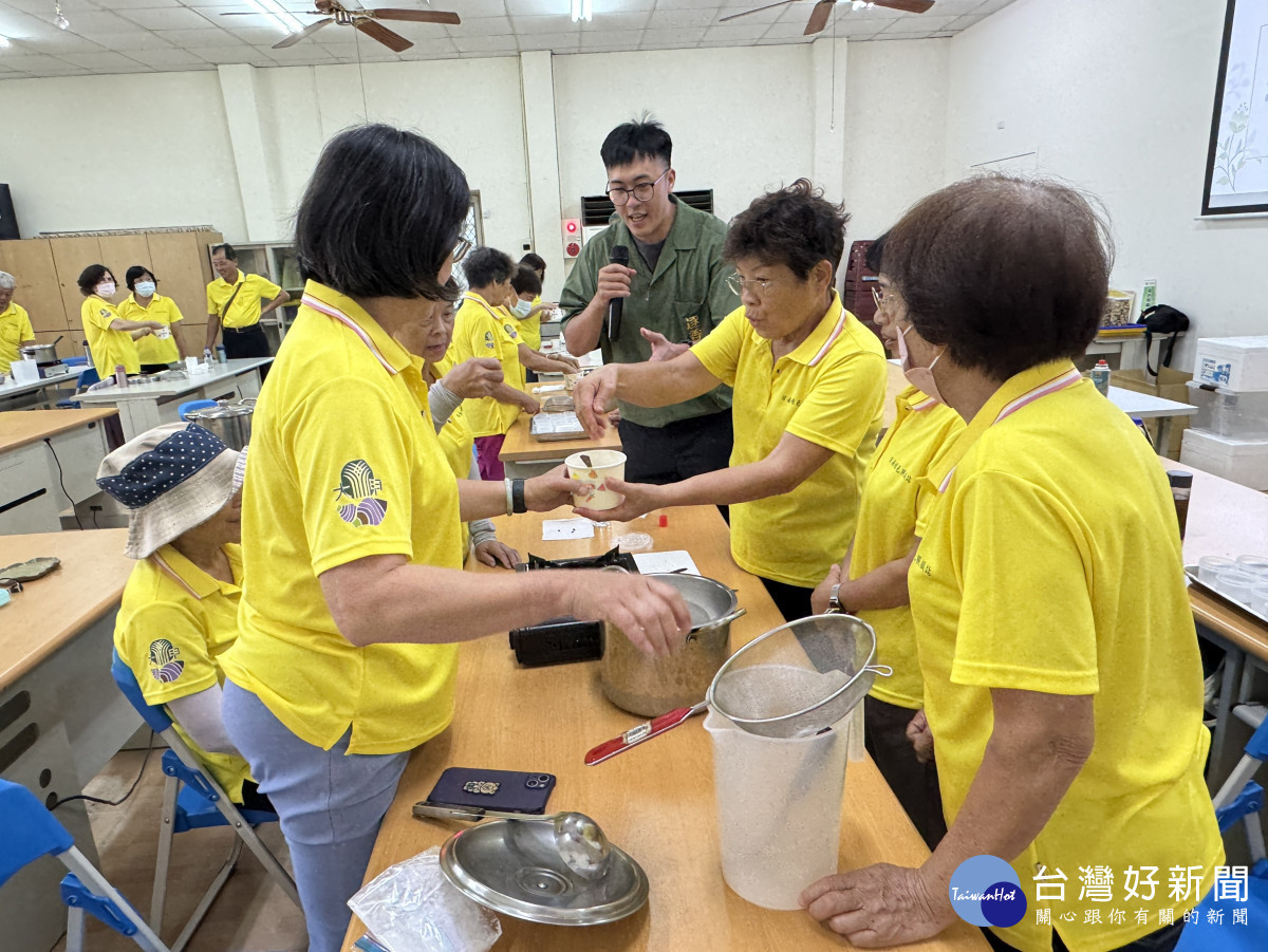 大甲區農會辦理「香草魔法小學堂」　認識香莢蘭體驗香草奶酪DIY