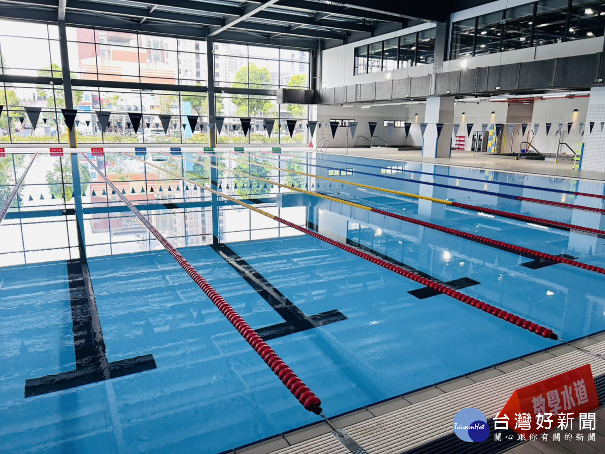 北屯國民運動中心1樓設有室內溫水游泳池