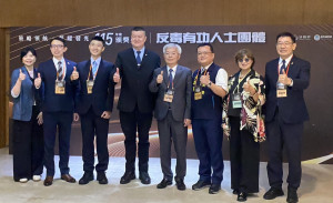 桃園市少年警察隊獲選行政院毒品防制會報115年「拒毒預防組」反毒績優團體獎。