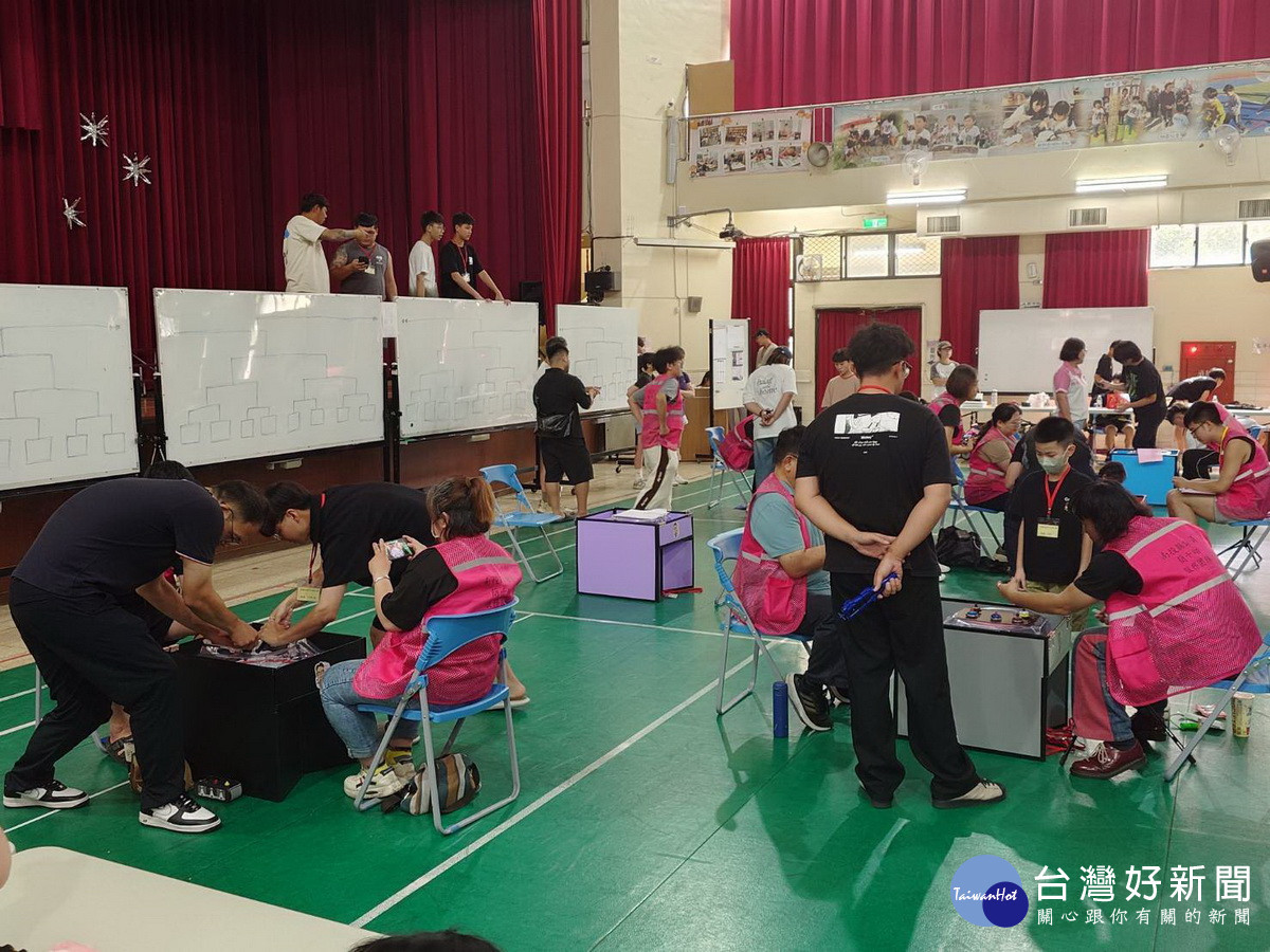 戰鬥陀螺競賽　國小對上阿公級選手有得瞧