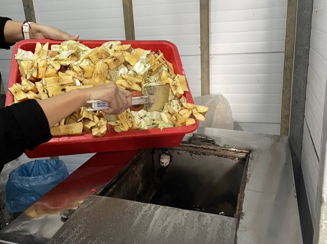 桃園市政府環保局率全國之先推出「商用廚餘機補助計畫」，以協助大型餐飲及團膳業者提前因應政策轉型。