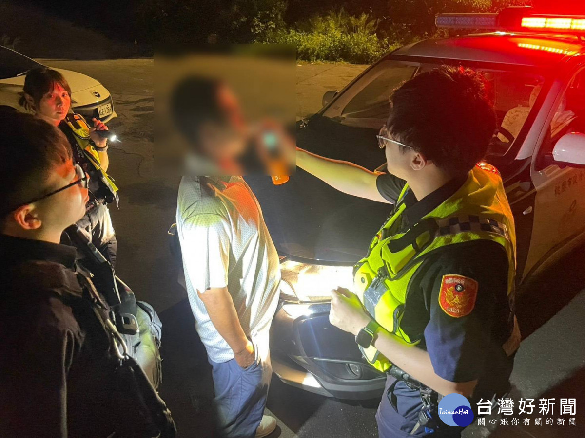 桃園市政府警察局執行全國同步擴大取締毒（酒）駕專案勤務，加強攔查可疑車輛，全面防制毒駕危害交通安全。