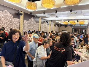 縣商會辦理十大伴手禮票選，民眾參與踴躍。（民眾提供）
