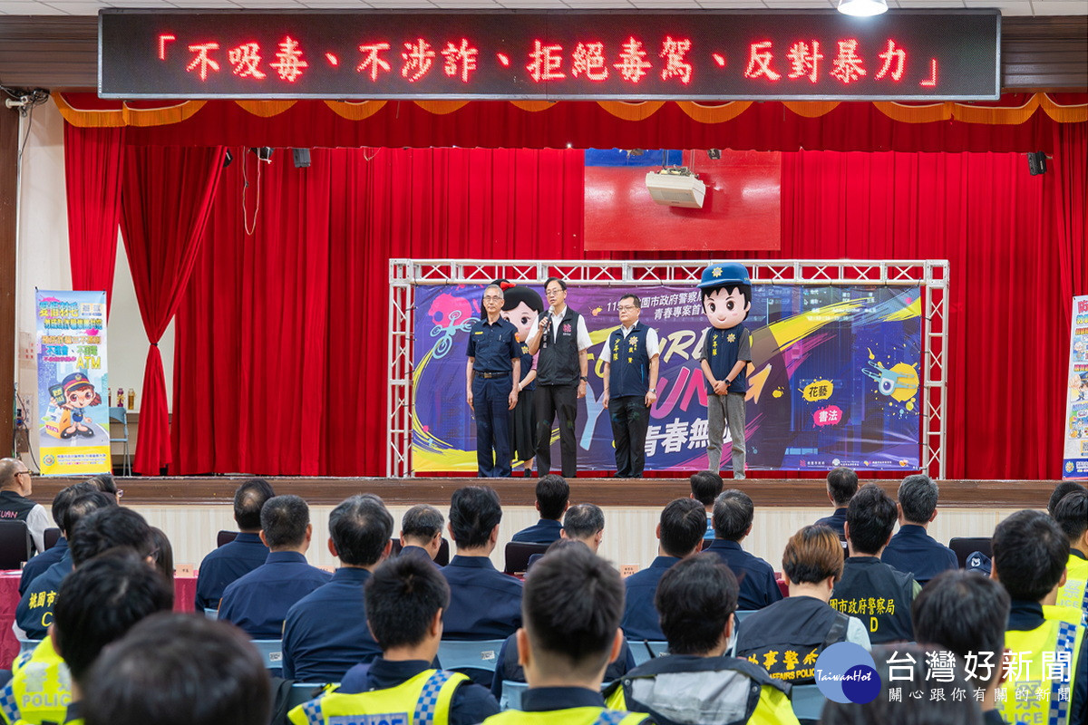 桃園市長張善政30日晚間出席「115年青春專案首日宣誓活動」。