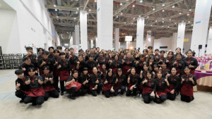 嶺東科大持續攜手阿秋餐飲事業深化合作，在原有觀光與休閒管理系合作基礎上，進一步將合作範圍擴及全校各院系，攜手推動人才培育、企業培訓。(圖/嶺東科技大學)