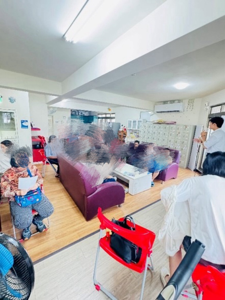 社工前往社區復健中心，向個案家屬及工作人員詳細說明監護人的職責與角色，讓更多市民了解監護與輔助宣告制度。