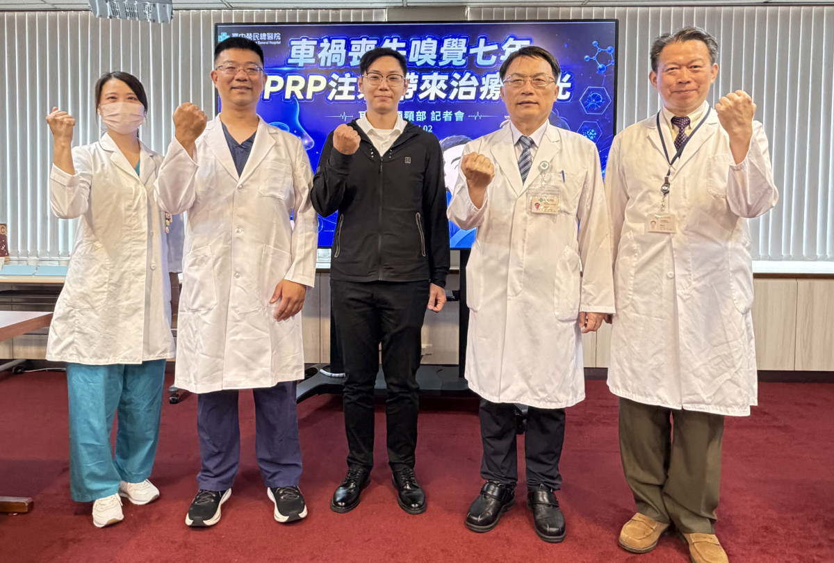 邵先生(中)因外傷導致嗅覺喪失7年,至臺中榮總接受PRP嗅裂注射治療後,嗅覺顯著改善,生活品質提升。