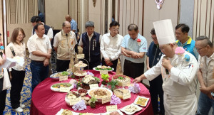 主廚搶先向來賓公開介紹「千人宴」特色菜單