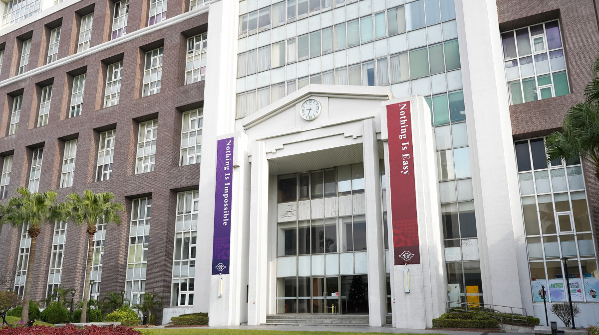 長庚醫學系謝明儒主任規劃AIMD彈性修課藍圖，學生在不延長六年醫學系修業年限的前提下同步完成雙學位。未來的醫師同時具備程式語言、資料分析與機器學習的思維，能在臨床診斷、精準醫療決策與研究數據分析上展現更高的準確度與效率