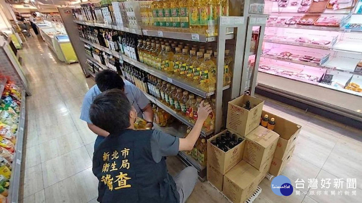 中聯油脂大豆沙拉油致癌物超標 泰山擴大下架相關商品批次範圍。(圖/新北市衛生局)