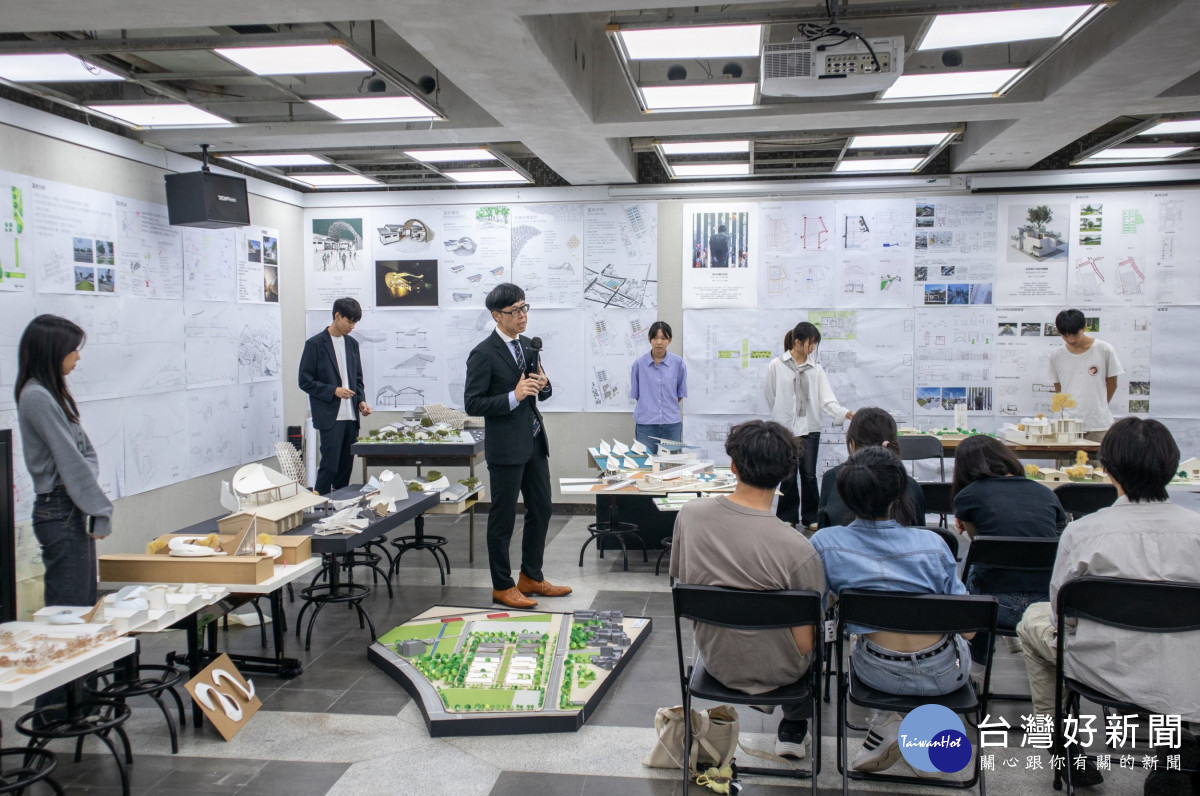 中原大學建築學系透過期末評圖,培養學生設計整合與溝通表達能力。