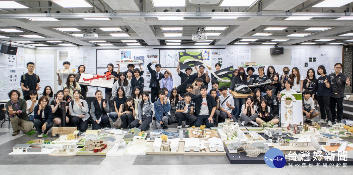 中原大學建築學系期末評圖,展現一年級學生設計學習成果。