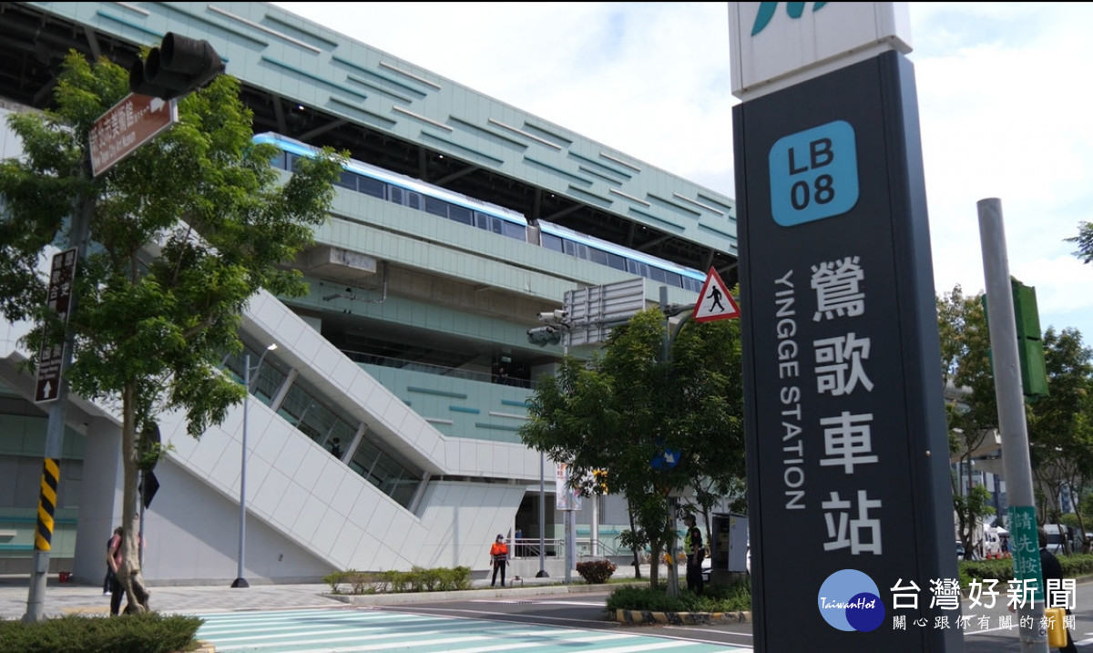 搭三鶯線直達新北美術館　賞煙火、逛市集免塞車