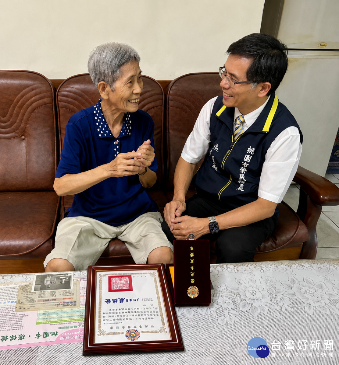 桃園榮眷韓昆華女士 榮獲輔導會榮光專業獎章