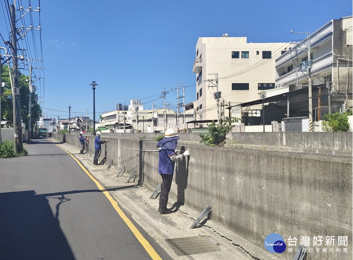 積極備戰巴威颱風來襲　南市府緊急加高三爺溪堤防