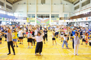 嘉義市府舉辦「『童』在一起親子趣味運動競賽」，吸引120組親子家庭參加／嘉義市府提供