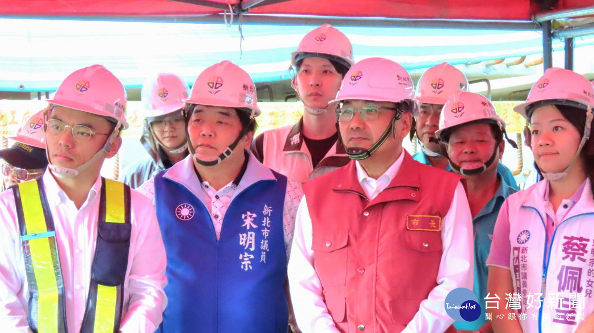 侯友宜視察大窠坑溪、塭仔圳4號橋　緊盯強颱巴威預作整備