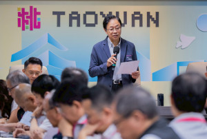 因應強颱「巴威」逼近，桃園市長張善政責成市府各局處提高驚覺加強整備。