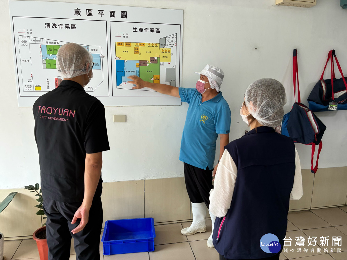 桃園市政府針對未依規定下架之業者依法嚴處,會同有關單位針對校園團膳業者稽查,全力防堵疑慮產品流入市面,確保市民飲食安全。