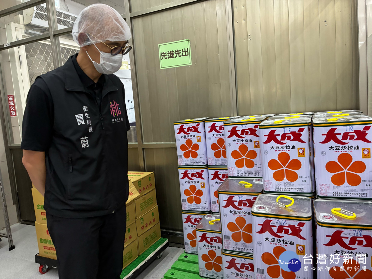 桃園市政府針對未依規定下架之業者依法嚴處,會同有關單位針對校園團膳業者稽查,全力防堵疑慮產品流入市面,確保市民飲食安全。