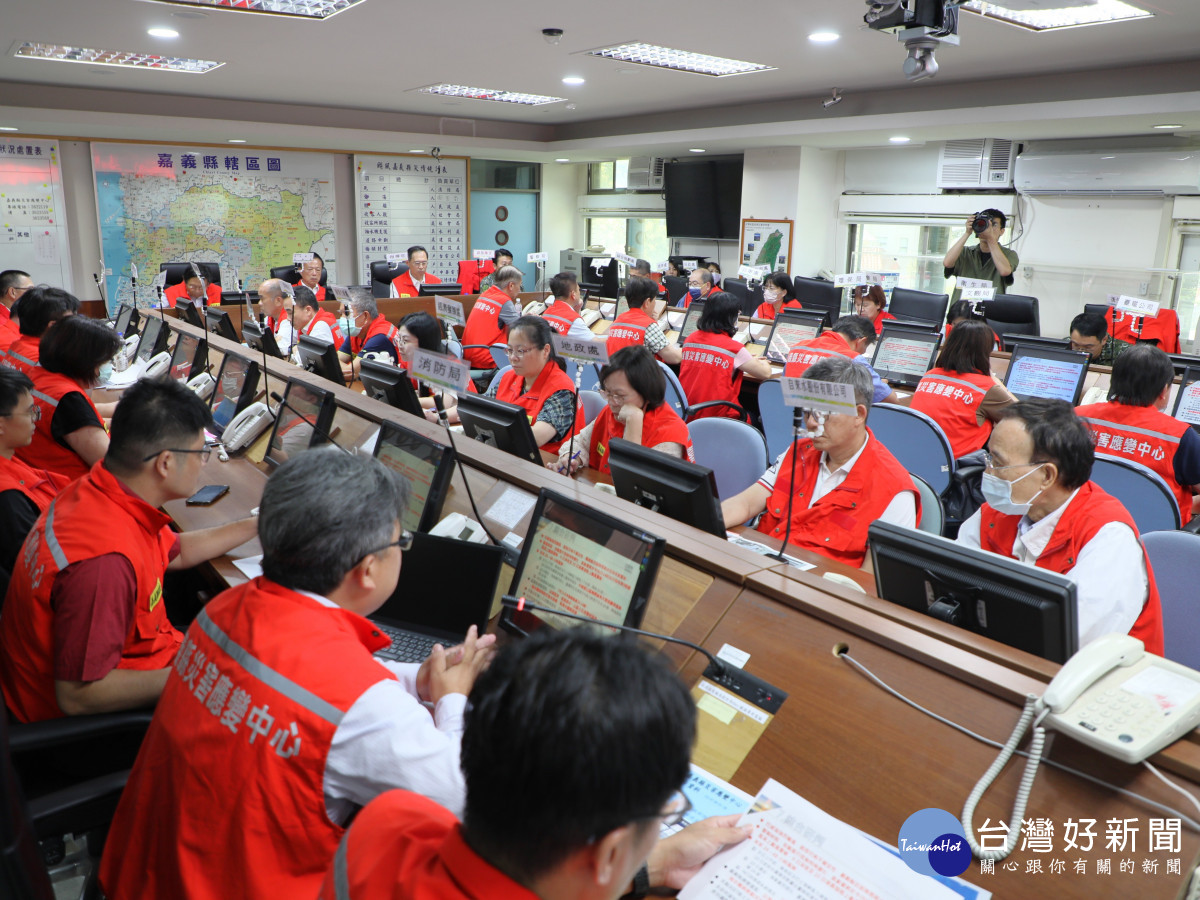 嘉義縣府嚴陣以待　翁章梁主持巴威颱風整備會議