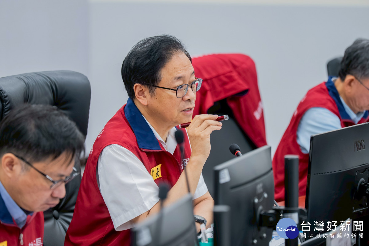 桃園市長張善政主持「巴威颱風」災害應變中心第一次工作會議。