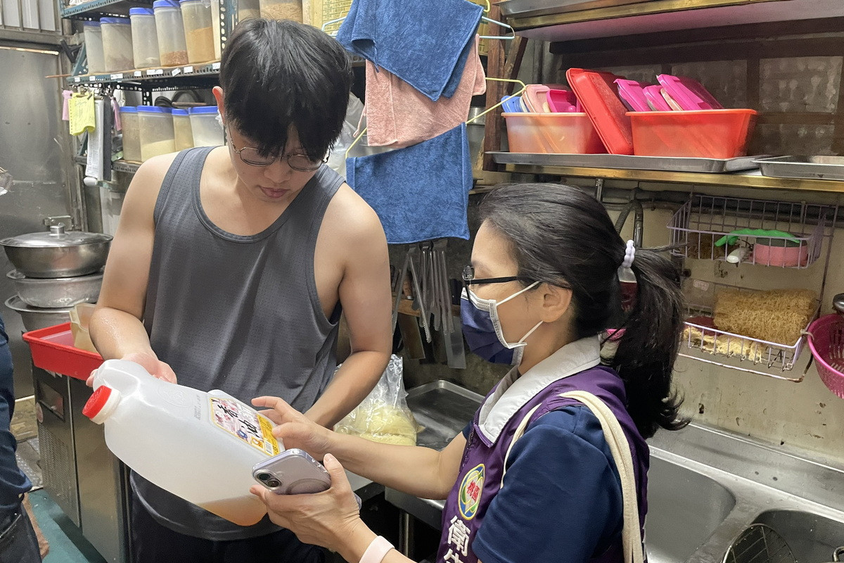 桃市府拚時效護食安, 首件油品「義美純葵花油」抽驗提前三天完成確認合格。<br />