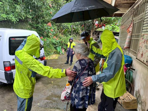 巴威颱風暴風圈來襲　竹縣山區入夜前撤離122人