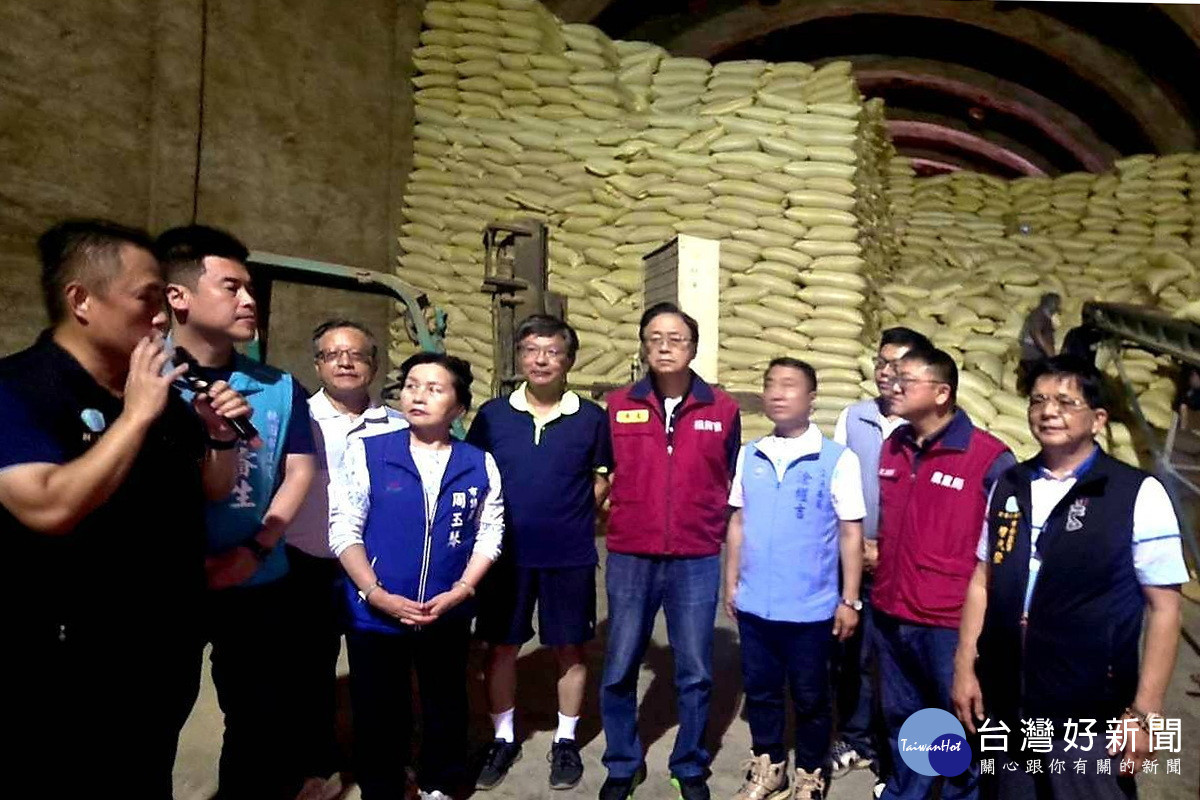 因應巴威颱風來襲,桃園市長張善政視察蔬菜防颱整備與公糧收購作業。<br />