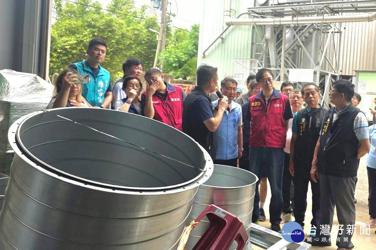 因應巴威颱風來襲,桃園市長張善政視察蔬菜防颱整備與公糧收購作業。<br />